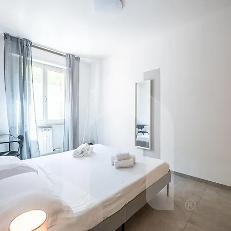 Homiday - New House - Aeroporto - Free Parking Apartman *