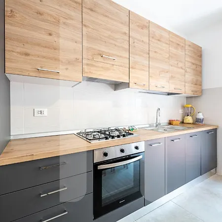 Apartman Homiday - New House - Aeroporto - Free Parking *