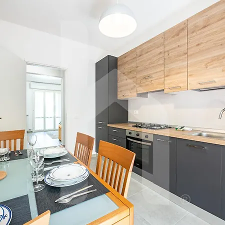 Homiday - New House - Aeroporto - Free Parking Apartment Pisa